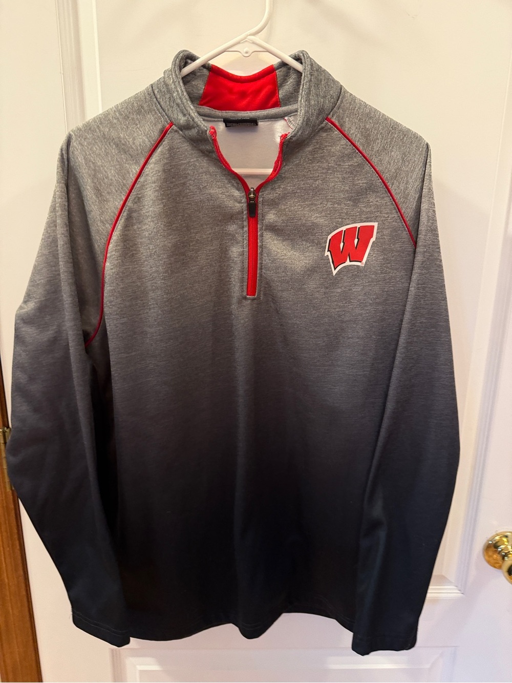 University of Wisconsin Badgers Mens Large 1/4 Zip Pullover- Like NEW!